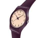Load image into Gallery viewer, Dettaglio cinturino in silicone viola/lavanda morbido e flessibile con fibbia abbinata dell’orologio Swatch Repeat Chic LR138.
