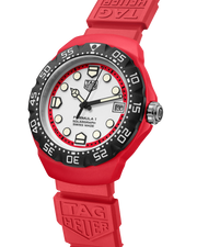 Dettaglio lunetta girevole nera TH-Polylight e corona in acciaio.