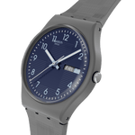 Load image into Gallery viewer, Dettaglio cinturino in plastica/resina grigia con fibbia di chiusura dell’orologio Swatch Tile Dial SO28M701.
