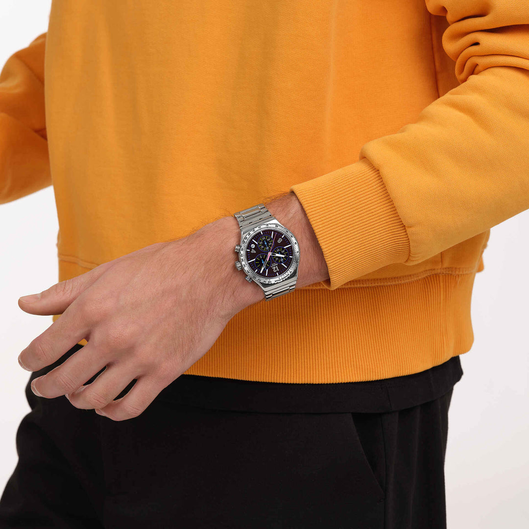 Swatch Purple Glow YVS533G - bracciale e cassa acciaio - quadrante nero cronografo - polso