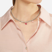 Ciondolo cuore in oro rosa 9K con smalto bianco madreperla, dettaglio lucido e delicato.