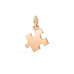 Load image into Gallery viewer, Ciondolo puzzle in oro rosa 9K versione destra, dettaglio design a incastro e superficie liscia.
