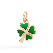 Ciondolo quadrifoglio in oro rosa 9K con smalto verde cattedrale, dettaglio brillantezza e design naturale.