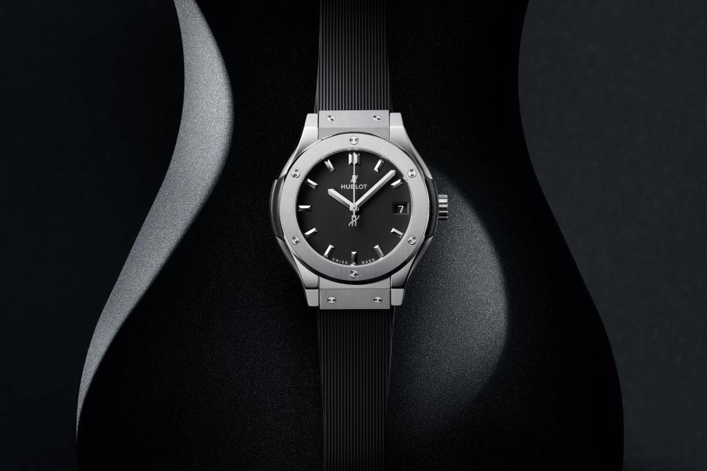 Hublot Classic Fusion Titanium Nero 33mm 581.NX.1470.RX - cinturino caucciù nero - cassa titanio - quadrante nero con datario