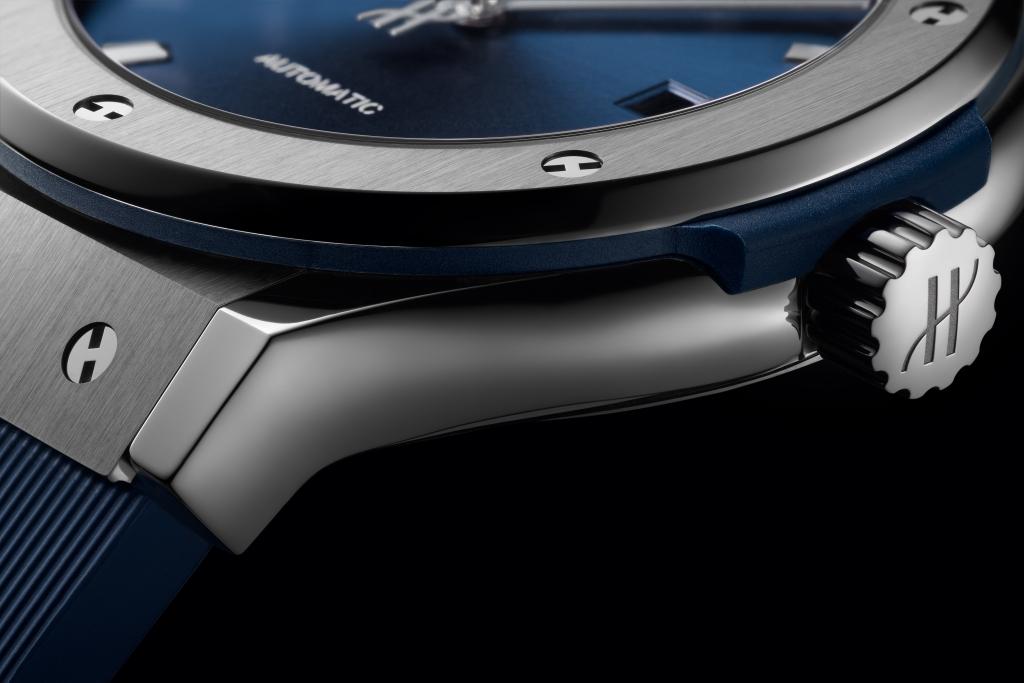 Hublot Classic Fusion Titanium Blue 542.NX.7170.RX - cassa titanio - cinturino caucciù blu - quadrante blu con datario