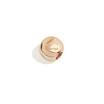Load image into Gallery viewer, Componente pepita in oro rosa 9K con superficie levigata e organica, dettaglio lucido.
