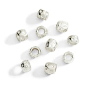 Set di 10 componenti granelli in argento 925 con forma organica e superfici lucide.