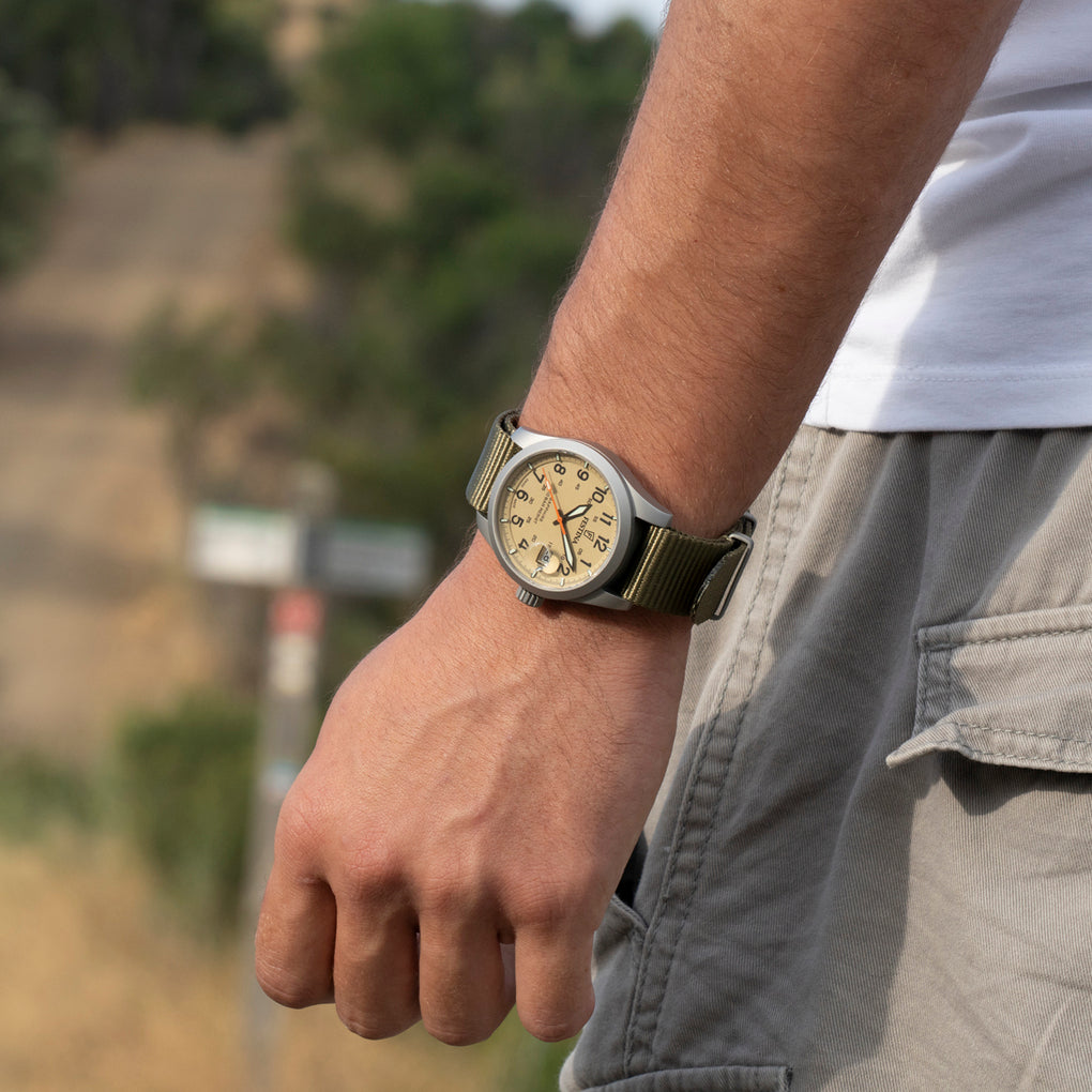 Festina Field F20082/1 - cassa acciaio - quadrante beige con datario - cinturino nylon verde scuro - polso