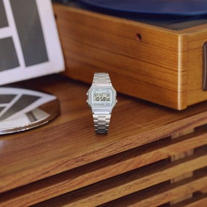 Casio Iconic A158WEA-7EF - bracciale acciaio - cassa resina grigia - quadrante digitale