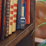 Casio Iconic A158WEA-2EF - bracciale acciaio - cassa resina grigia - quadrante digitale