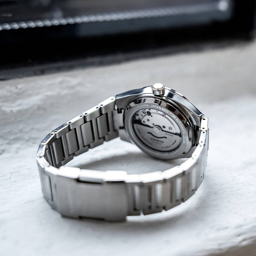 Casio Edifice Automatic EFK-110D-1AER - fondello con movimento a vista