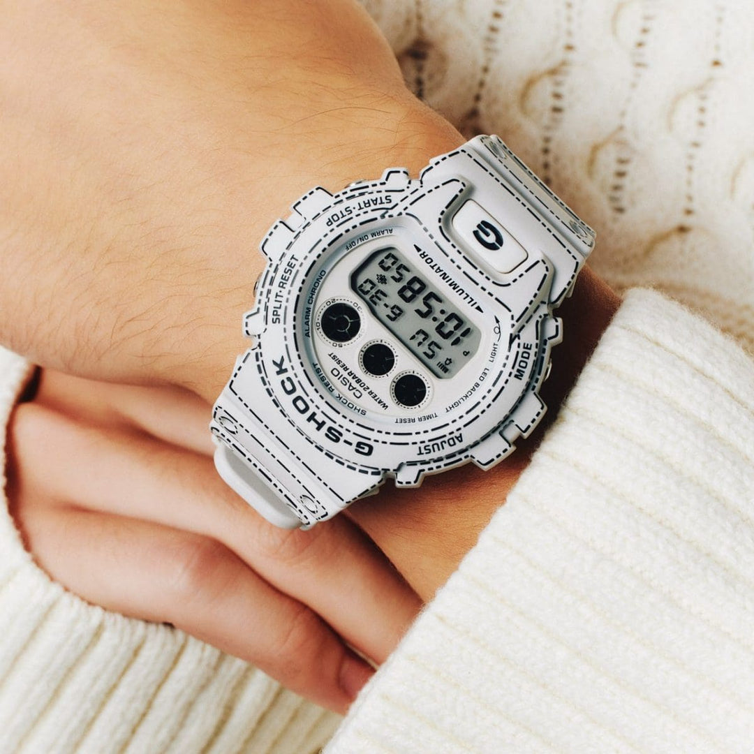 Casio G-shock Serie 6900 DW-6900RGM-5ER - cinturino e cassa bianchi con dettagli neri - quadrante digitale bianco