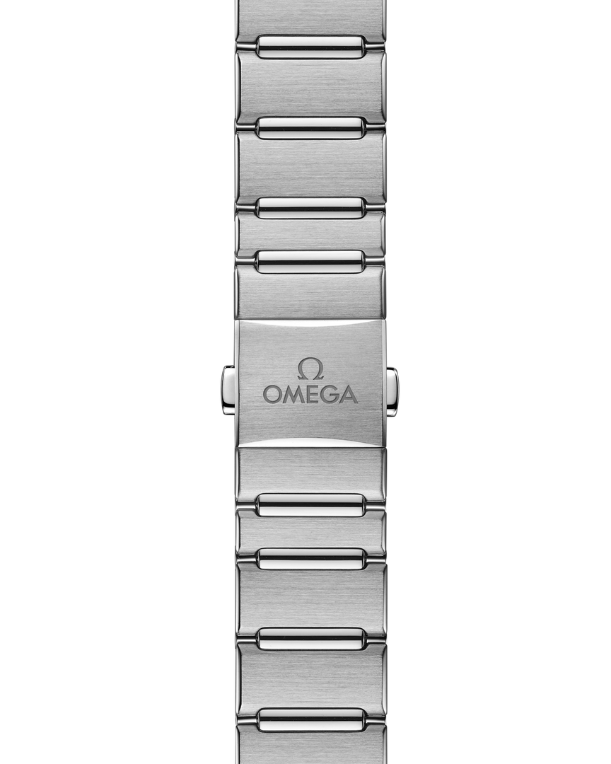 Fondello in vetro zaffiro bombato dell’Omega Constellation con movimento automatico Co-Axial Master Chronometer calibro 8700 visibile