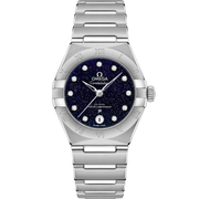 Quadrante blu soleil dell’Omega Constellation 29 mm con indici a diamanti, lancette e logo in oro Sedna 18K e datario a ore 6