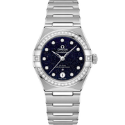 Quadrante blu soleil dell’Omega Constellation 29 mm con indici a diamanti, lancette e logo in oro Sedna 18K, datario a ore 6