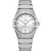 Quadrante argentato sunburst dell’Omega Constellation 39 mm con indici a bastone rodiati, lancette sfaccettate e datario a ore 6