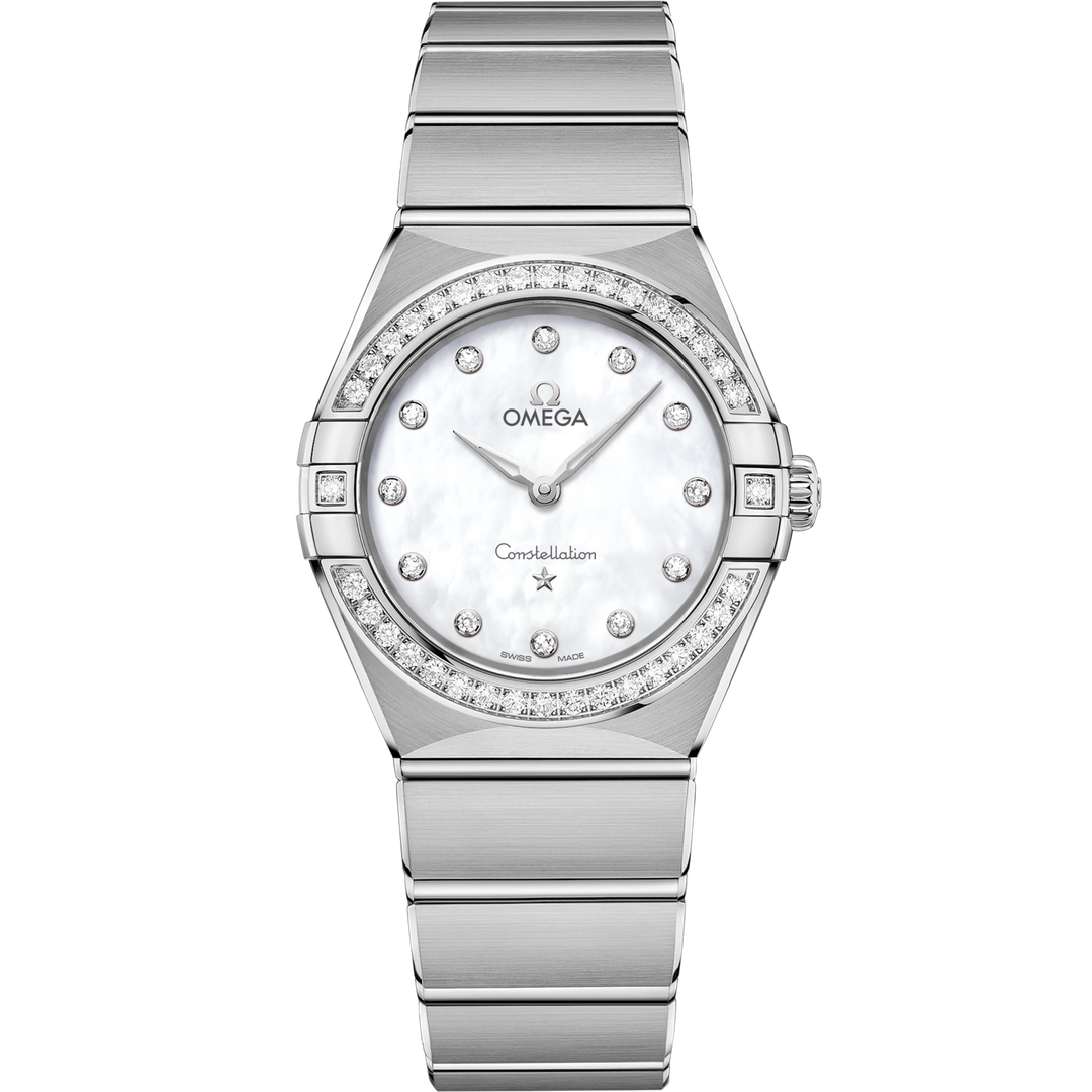 Quadrante in madreperla bianca con indici a diamante e logo Omega in oro bianco 18K dell’Omega Constellation Quartz 28 mm