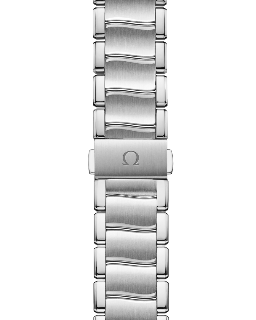 Cassa rotonda in acciaio inox da 34 mm con vetro zaffiro bombato e lunetta liscia lucida dell’Omega De Ville Ladymatic
