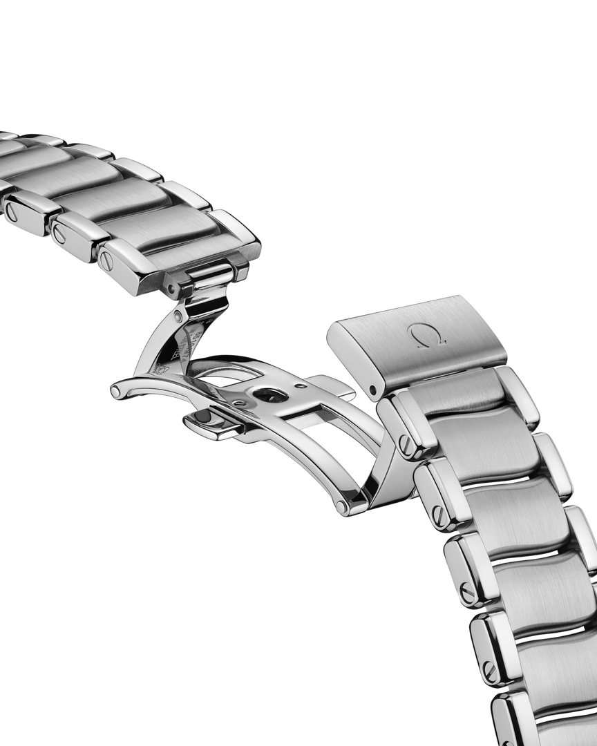 Bracciale in acciaio inox con maglie lucide e satinate e chiusura deployante dell’Omega De Ville Ladymatic Co-Axial