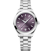 Quadrante argento spazzolato soleil con datario a ore 6 e indici applicati rodiati illuminati da Super-LumiNova bianca dell’Omega Seamaster Aqua Terra 30 mm modello 220.10.30.20.10.002.