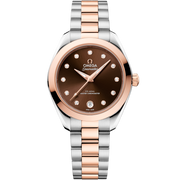 Quadrante madreperla bianca naturale con indici applicati e datario a finestrella a ore 6 dell’Omega Seamaster Aqua Terra 30 mm modello 220.20.30.20.63.001.