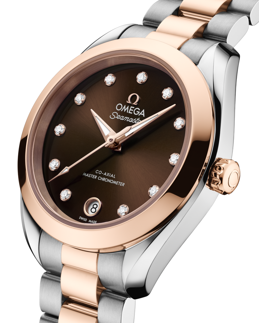 Bracciale in acciaio lucido e spazzolato con chiusura déployante a farfalla e sistema di regolazione brevettato dell’Omega Seamaster Aqua Terra 30 mm modello 220.20.30.20.63.001.