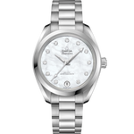 Load image into Gallery viewer, Quadrante madreperla elegante con dettagli raffinati dell’Omega Seamaster Aqua Terra 34 mm modello 220.10.34.20.55.001.

