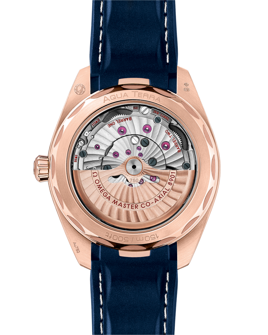 Fondello in vetro zaffiro trasparente dell’Omega Seamaster Aqua Terra che mostra il movimento automatico Co-Axial Master Chronometer calibro 8900