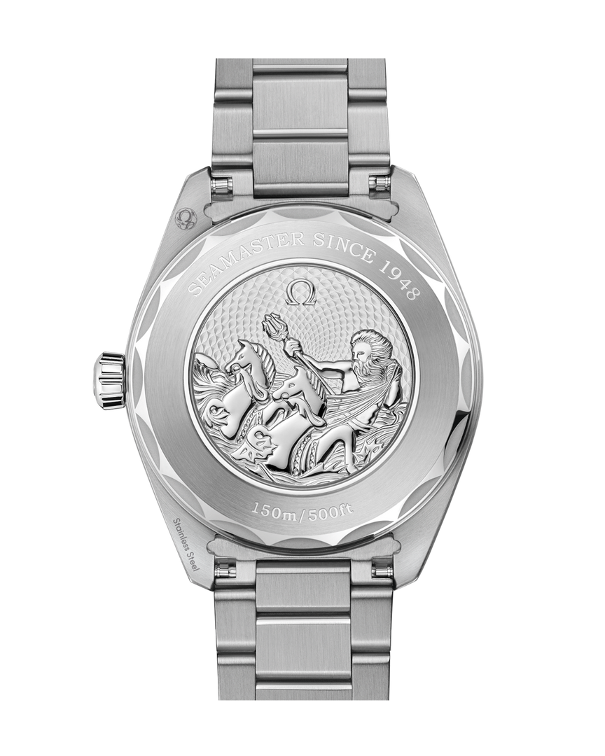 Bracciale in acciaio lucido e spazzolato con chiusura déployante e doppio pulsante di sicurezza dell’Omega Seamaster Aqua Terra 150M GMT Worldtimer 43 mm.