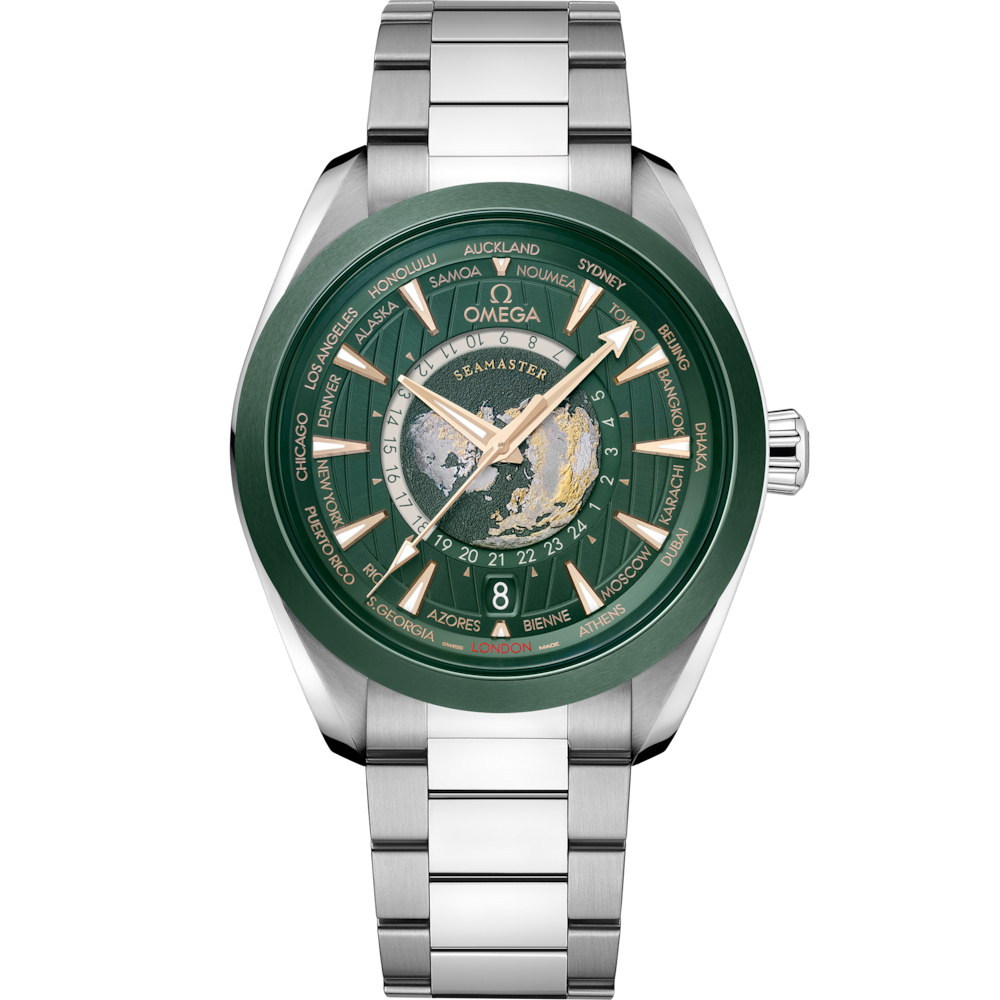 Quadrante verde soleil con mappa del mondo incisa su titanio e dettagli in oro Moonshine™ 18K dell’Omega Seamaster Aqua Terra 150M GMT Worldtimer 43 mm modello 220.30.43.22.10.001.