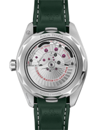 Load image into Gallery viewer, Cinturino in caucciù verde con fibbia déployante lucida e spazzolata in acciaio dell’Omega Seamaster Aqua Terra 150M GMT Worldtimer 43 mm.
