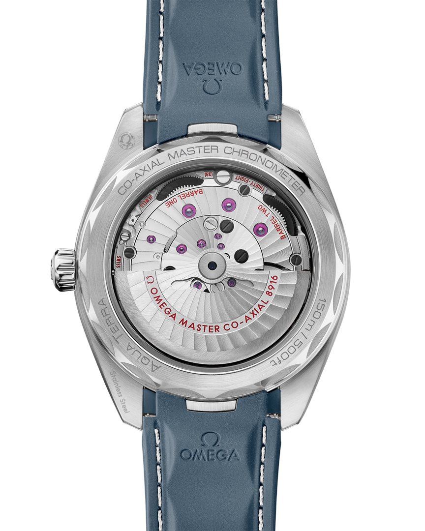 Fondello in vetro zaffiro dell’Omega Seamaster Aqua Terra che mostra il movimento automatico Co-Axial Master Chronometer calibro 8916