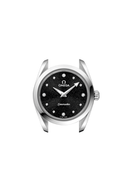 Profilo laterale della cassa in acciaio lucido e spazzolato da 28 mm con vetro zaffiro bombato antiriflesso e corona a vite Omega.