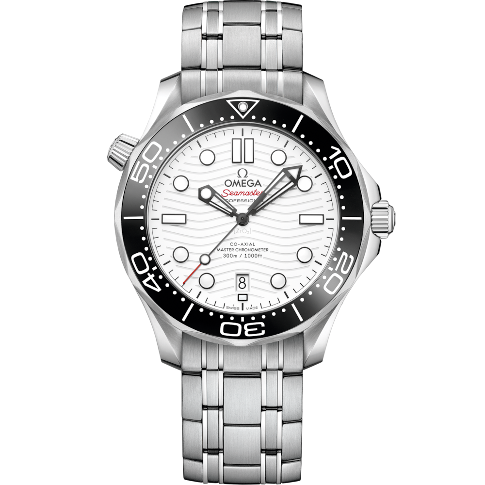 Quadrante bianco opaco in ceramica con motivo a onde incise al laser e scritta Seamaster rossa dell’Omega Seamaster Diver 300M 42 mm modello 210.30.42.20.04.001 America’s Cup Edition.