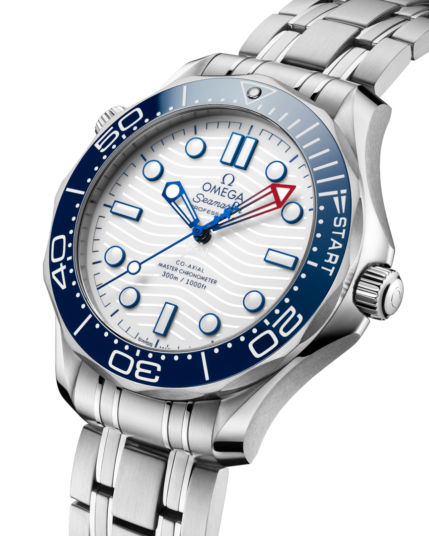 Bracciale in acciaio inox lucido e spazzolato con chiusura déployante e sistema di cambio rapido brevettato dell’Omega Seamaster Diver 300M America’s Cup Edition.