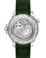 Load image into Gallery viewer, Fondello in vetro zaffiro trasparente con bordo ondulato dell&#39;Omega Seamaster Diver 300M che mostra il movimento automatico calibro Master Chronometer 8800, impermeabile fino a 30 bar
