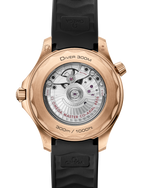 Load image into Gallery viewer, Cinturino in caucciù nero tecnico integrato con fibbia déployante in Bronze Gold dell’Omega Seamaster Diver 300M 42 mm.
