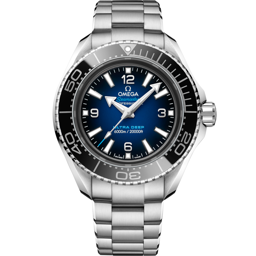 Quadrante laccato sfumato blu-nero con indici e lancette in oro bianco 18K luminescenti dell’Omega Seamaster Planet Ocean 6000M 45,5 mm modello 215.30.46.21.03.001.