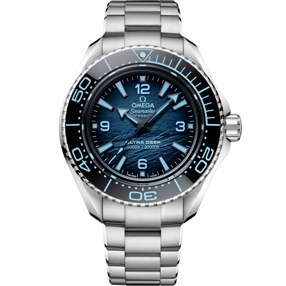 Quadrante laccato sfumato blu-nero con indici e lancette in oro bianco 18K luminescenti dell’Omega Seamaster Planet Ocean 6000M 45,5 mm modello 215.30.46.21.03.002.