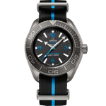 Load image into Gallery viewer, Quadrante nero ceramizzato in titanio con numeri arabi ciano e lancetta centrale dei secondi con gradiente bianco-ciano dell’Omega Seamaster Planet Ocean 6000M 45,5 mm modello 215.92.46.21.01.001.
