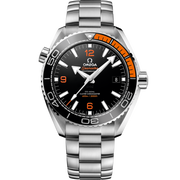 Quadrante nero con motivo a onde inciso al laser e indici luminescenti dell’Omega Seamaster Planet Ocean 600M 43,5 mm modello 215.30.44.21.01.002.