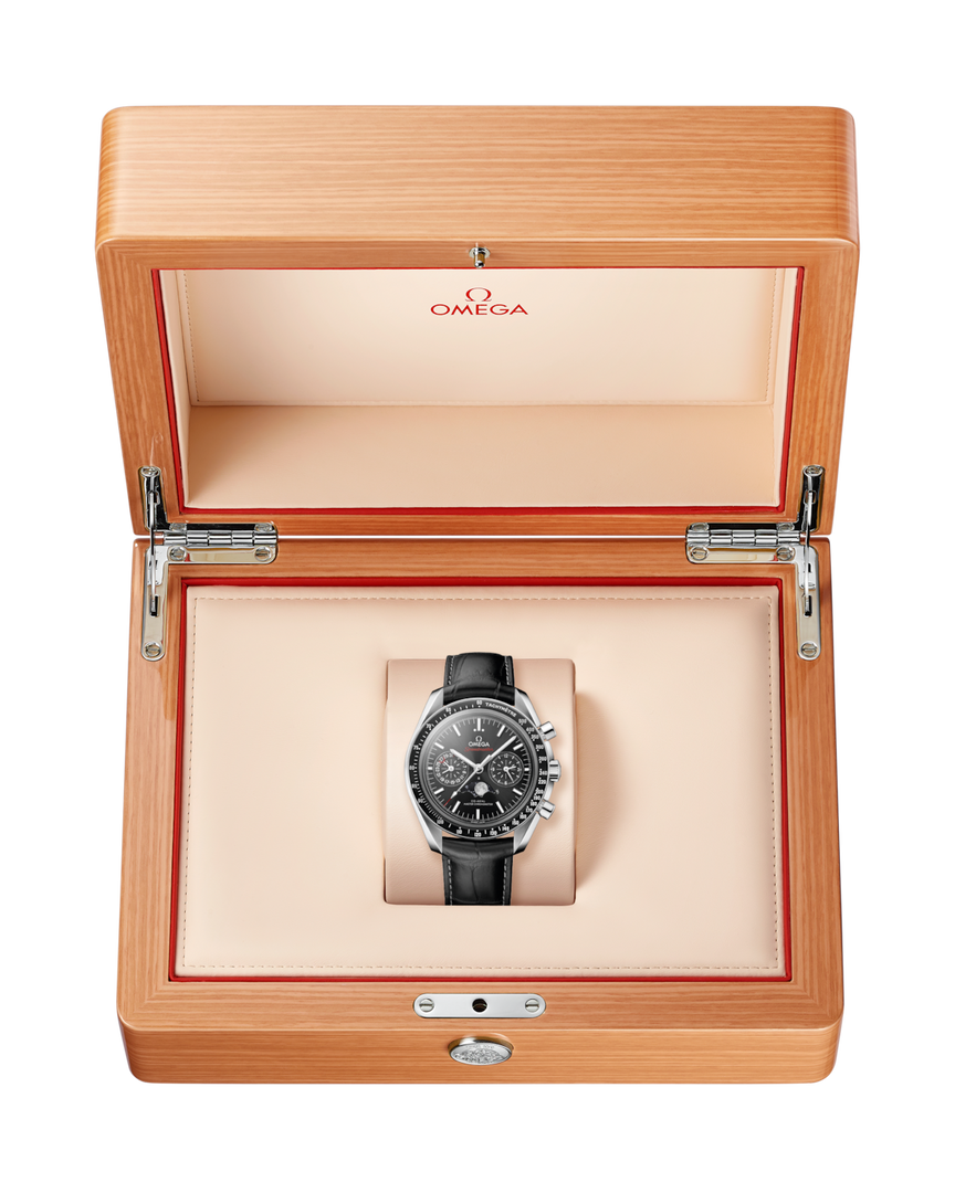 Cinturino blu in pelle di coccodrillo con fibbia deployante lucida e satinata per l’Omega Speedmaster Moonphase Co-Axial Master Chronometer