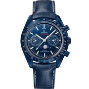 Quadrante blu in vetro avventurina con indici in oro Sedna™ 18 carati e disco indicatore delle fasi lunari dell’Omega Speedmaster Moonphase 44,25 mm 304.93.44.52.03.001.