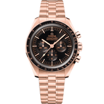 Load image into Gallery viewer, Quadrante nero con indici e lancette stile “Moonwatch” e scala tachimetrica nera anodizzata dell’Omega Speedmaster Moonwatch Professional 42 mm 310.60.42.50.01.001.
