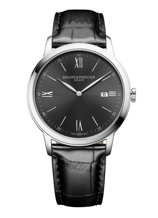 Quadrante color ardesia satinato sunray con indici in numeri romani e datario a finestrella a ore 3 dell'orologio Baume & Mercier Classima 10416