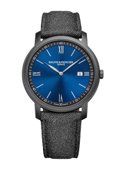 Quadrante blu con finitura satinata soleil, decorazioni lineari e réhaut nero, numeri romani rodiati e lancette a foglia dell'orologio Baume & Mercier Classima 10780