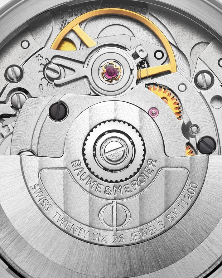 Cassa dodecagonale in acciaio lucido satinato da 42 mm con vetro zaffiro e fondello in vetro zaffiro con viti dell'orologio Baume & Mercier Riviera 10621