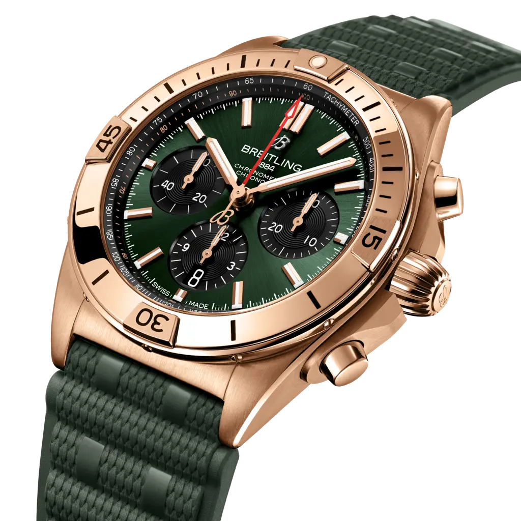 Dettaglio del cinturino in caucciù verde con fibbia pieghevole in oro rosso 18 carati dell’orologio Breitling Chronomat.