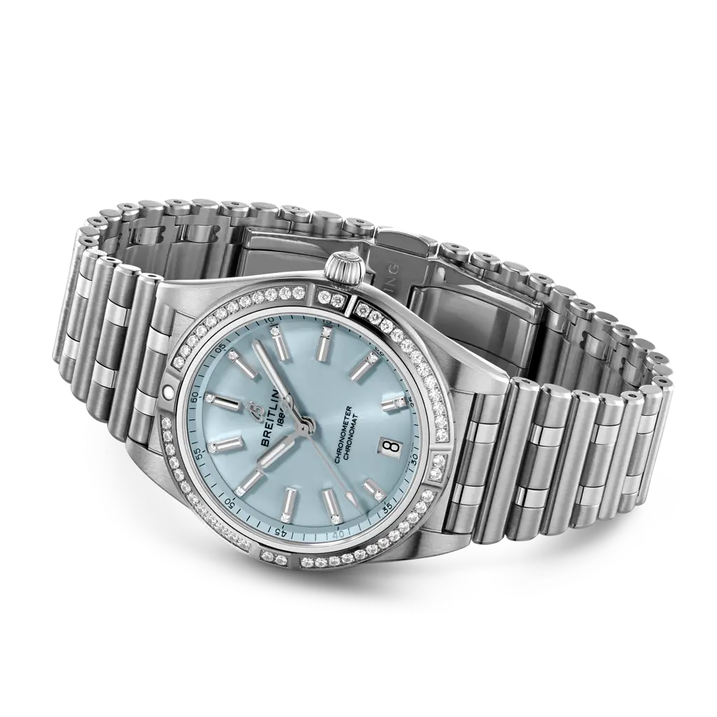 Dettaglio del quadrante con pavé di pietre preziose e lunetta unidirezionale invetro zaffiro dell’orologio Breitling Chronomat Automatic 36.