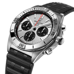 Load image into Gallery viewer, Dettaglio del cinturino in caucciù nero e fibbia pieghevole in acciaio dell’orologio Breitling Chronomat B01 42.
